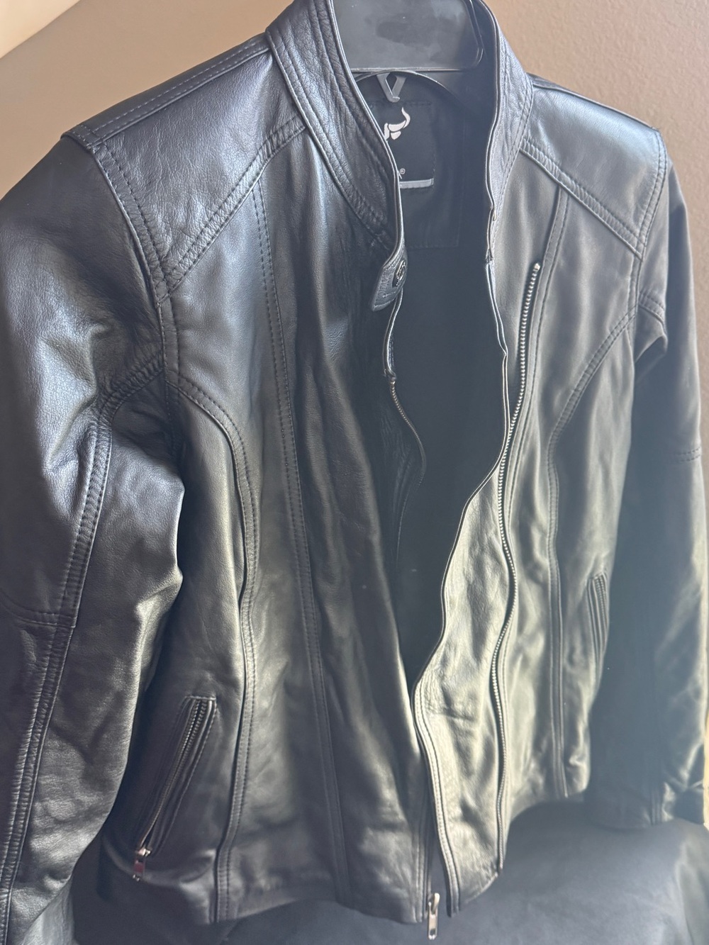 Like NEW Women Black REAL Leather Jacket - Classic Zip Front